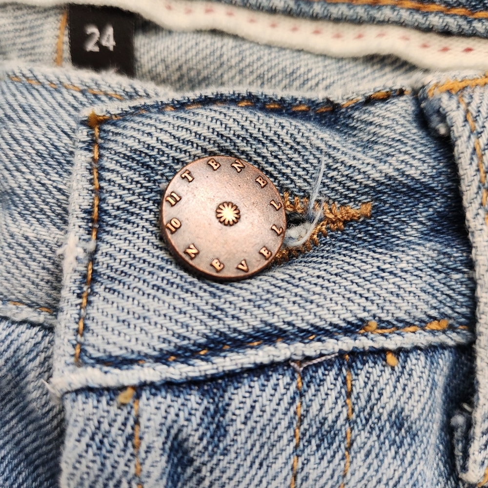 10.11 Studios Button Fly Distressed Jeans 24 Light Blue Straight Leg‎ - Picture 4 of 15